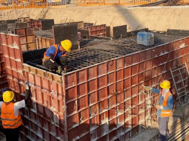 【奮斗正當“夏”】戰(zhàn)高溫、斗酷暑 勞動者堅守崗位保進度